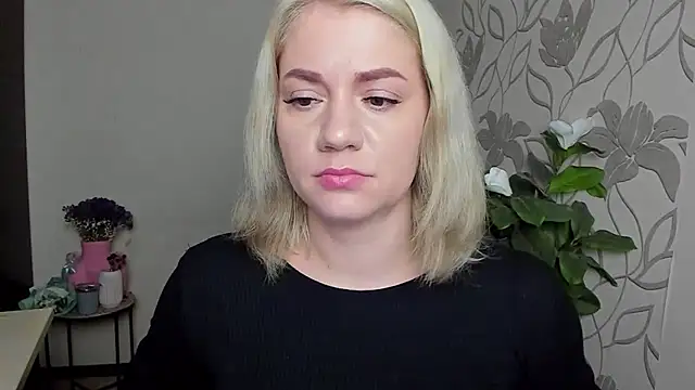 MariaSttone online show from November 18, 2025, 7:40 pm