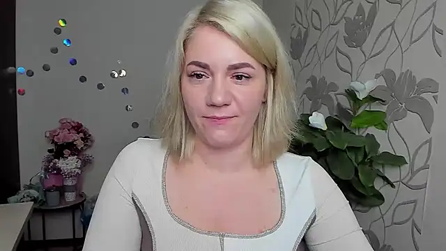 MariaSttone online show from December 1, 2025, 6:24 pm