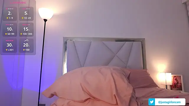 nicollefiorett online show from January 5, 2025, 2:38 am