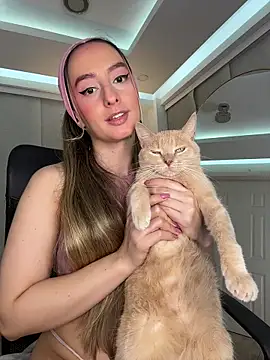 nicollefiorett online show from November 2, 2025, 1:19 am