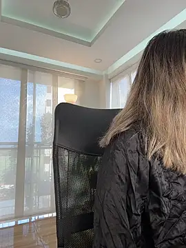 nicollefiorett online show from November 25, 2025, 9:26 pm