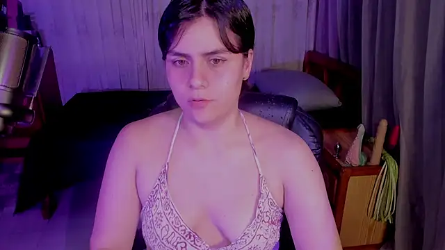 Snapshot of isabelacooperr chatting on May 28, 2026, 6:21 am isabelacooperr online show from May 28, 2026, 6:21 am