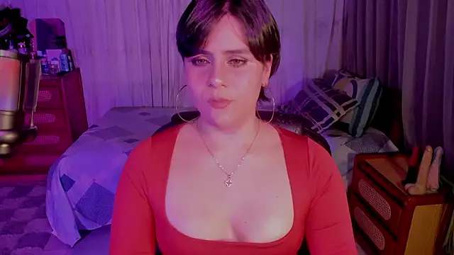 Snapshot of isabelacooperr chatting on June 4, 2026, 12:33 pm isabelacooperr online show from June 4, 2026, 12:33 pm
