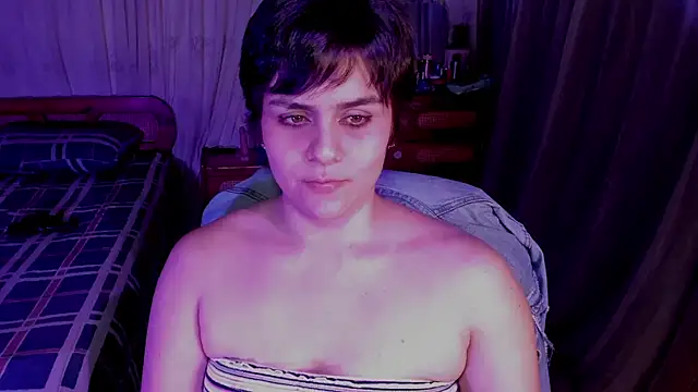 Snapshot of isabelacooperr chatting on August 6, 2026, 2:57 am isabelacooperr online show from August 6, 2026, 2:57 am