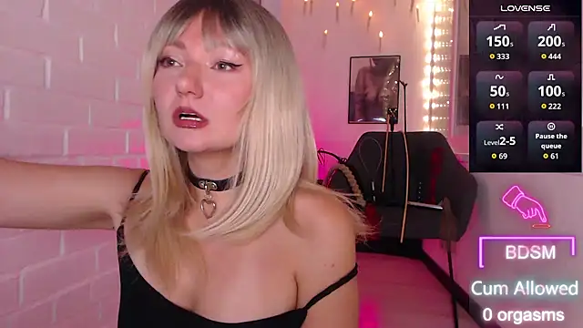 Snapshot of Sandralawrence chatting on September 24, 2025, 9:40 pm Sandralawrence online show from September 24, 2025, 9:40 pm