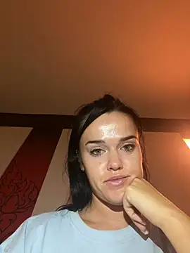 English-Chloe96 online show from March 3, 2025, 1:20 pm