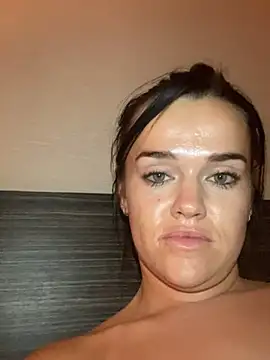 English-Chloe96 online show from March 4, 2025, 4:38 am