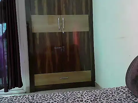 Snapshot of Official_queen chatting on March 15, 2026, 6:19 am Official queen online show from March 15, 2026, 6:19 am