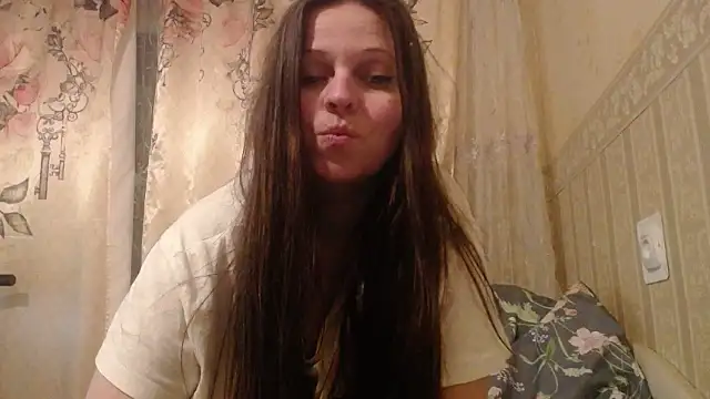 Snapshot of CatMelissa chatting on April 20, 2026, 9:49 pm CatMelissa online show from April 20, 2026, 9:49 pm