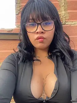 Snapshot of honeyy_mia chatting on February 9, 2025, 9:39 pm honeyy mia online show from February 9, 2025, 9:39 pm