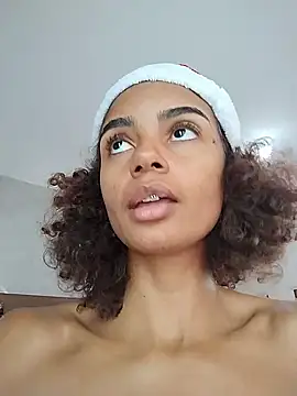 Snapshot of Emanuelle_manu chatting on December 18, 2024, 12:29 pm Emanuelle manu online show from December 18, 2024, 12:29 pm