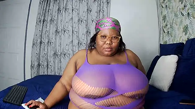 DAIRYBELLELIZxx online show from June 3, 2026, 9:09 pm