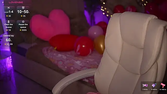 DonnaLustt online show from February 10, 2026, 8:13 pm