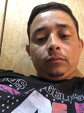 isacalejandroo online show from January 25, 2025, 4:35 pm