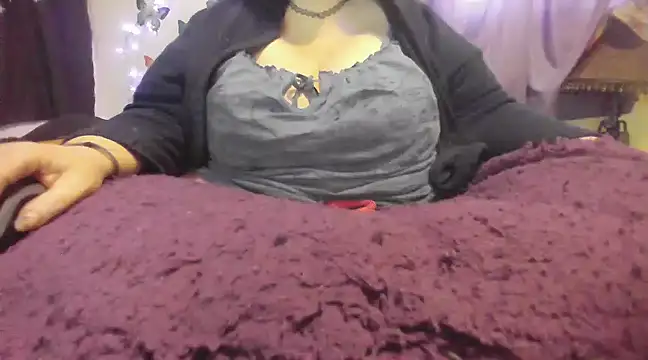 Snapshot of Alli_Kat chatting on January 4, 2025, 6:30 pm Alli Kat online show from January 4, 2025, 6:30 pm