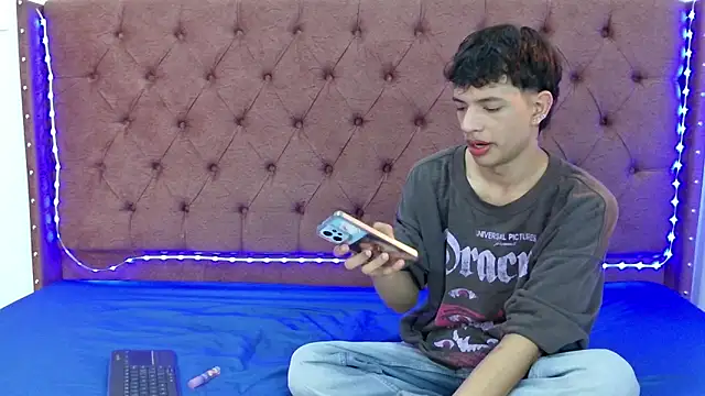 boys yourparty online show from December 26, 2024, 1:43 pm