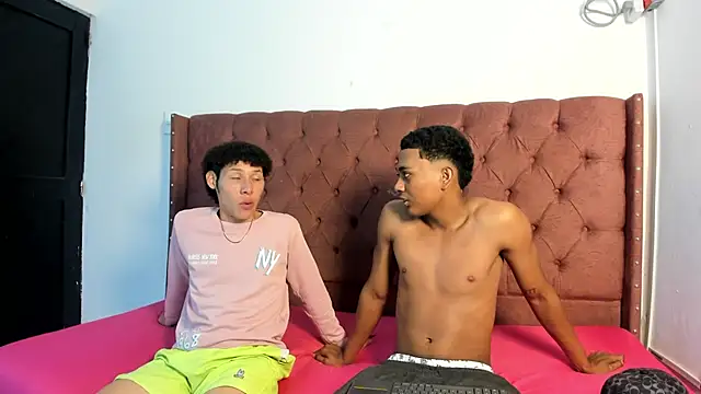 Snapshot of boys_yourparty chatting on December 19, 2025, 12:01 pm boys yourparty online show from December 19, 2025, 12:01 pm