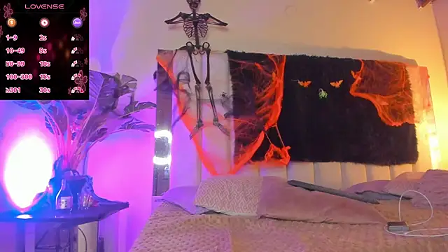 lil hanna18 online show from October 31, 2025, 8:10 pm