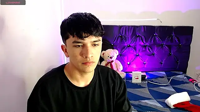 benji hoter online show from December 2, 2025, 10:38 pm