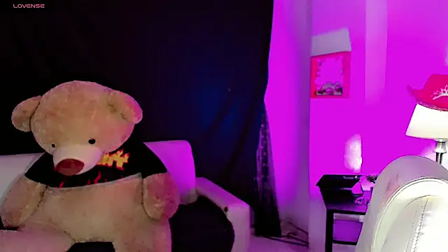 Snapshot of dollswit01 chatting on March 6, 2025, 3:57 am dollswit01 online show from March 6, 2025, 3:57 am