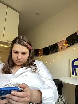 SuzieMurray online show from October 7, 2025, 12:57 pm