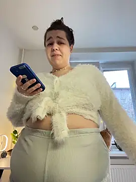 SuzieMurray online show from November 12, 2025, 8:48 am