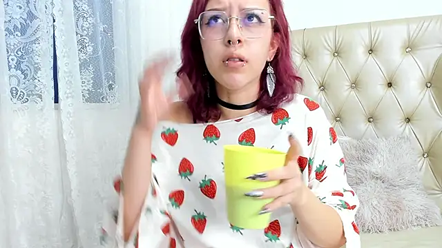 AlexaFoxy18 online show from March 6, 2025, 5:03 am