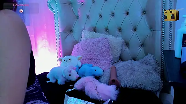 AlexaFoxy18 online show from March 11, 2025, 7:58 am