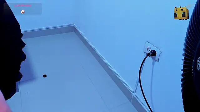 AlexaFoxy18 online show from March 11, 2025, 11:01 am