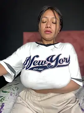 Snapshot of Im_Little chatting on February 26, 2025, 9:42 am Im Little online show from February 26, 2025, 9:42 am