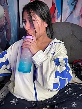 Im Little online show from April 22, 2026, 2:25 am