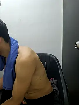 charlesss19 online show from September 10, 2025, 3:28 am