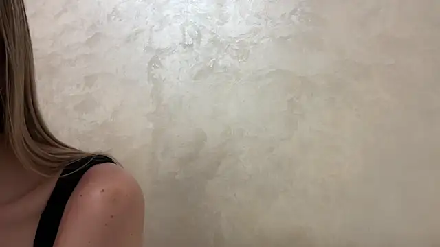 CaitlinaJayne23 online show from November 21, 2025, 4:33 am