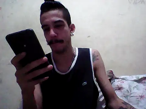 Snapshot of gatobranco001 chatting on March 18, 2025, 11:53 pm gatobranco001 online show from March 18, 2025, 11:53 pm