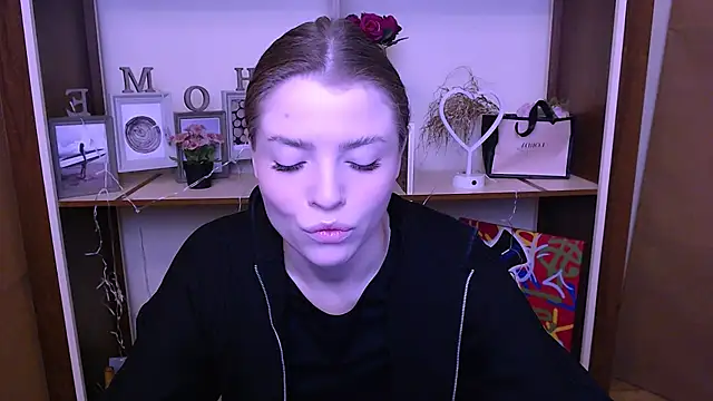 MissOliviaa  online show from December 24, 2024, 7:49 am