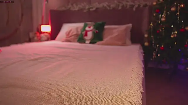 Smiley Mia online show from December 3, 2025, 5:15 am