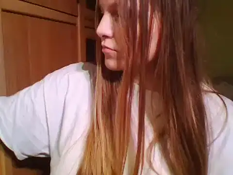 Evasapples online show from December 22, 2024, 8:14 pm