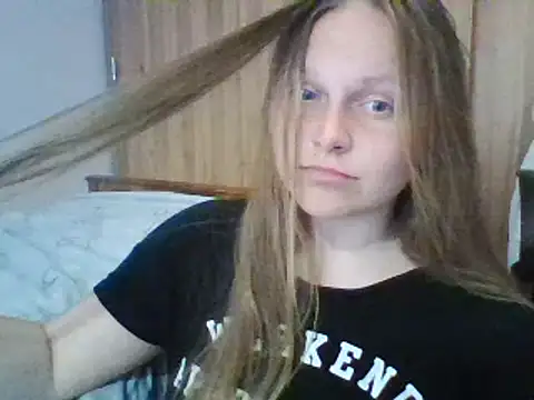 Evasapples online show from March 9, 2025, 7:59 pm