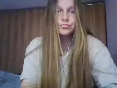 Evasapples online show from March 19, 2025, 4:34 pm