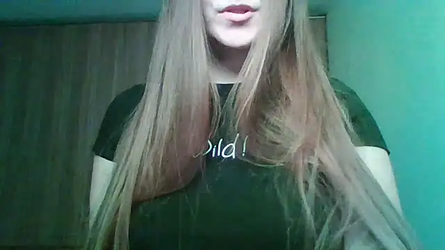 Snapshot of Evasapples chatting on May 6, 2026, 1:49 pm Evasapples online show from May 6, 2026, 1:49 pm