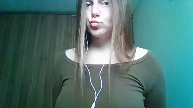 Snapshot of Evasapples chatting on May 20, 2026, 8:26 pm Evasapples online show from May 20, 2026, 8:26 pm