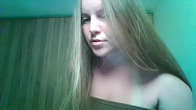 Snapshot of Evasapples chatting on May 28, 2026, 12:02 pm Evasapples online show from May 28, 2026, 12:02 pm