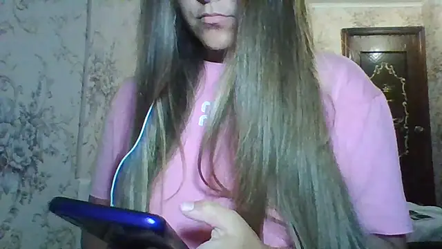 Evasapples online show from July 21, 2026, 9:28 pm