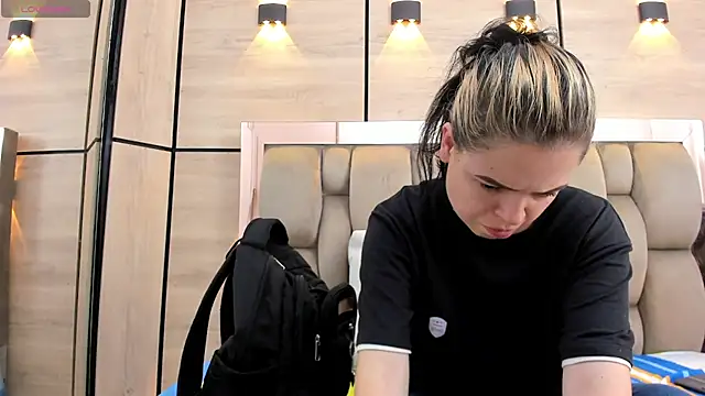 dorothy vegga online show from December 19, 2025, 3:46 am