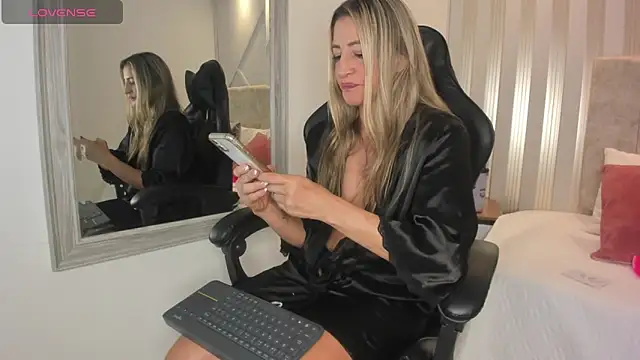 Tayra Pradit online show from January 30, 2025, 1:11 am