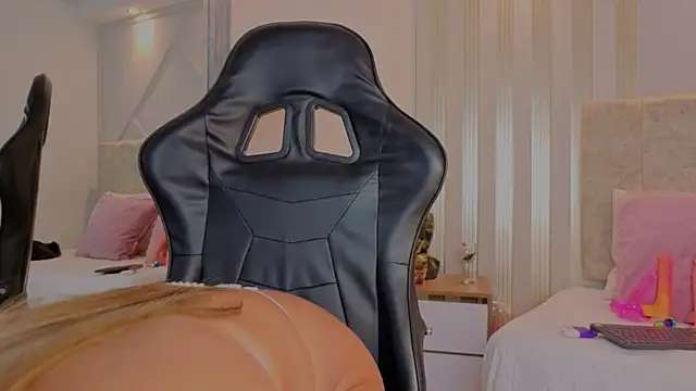 Tayra Pradit online show from October 20, 2025, 7:36 pm