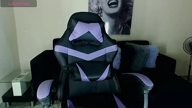 Realbadbxtch online show from December 10, 2024, 10:37 pm