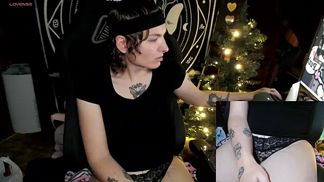 BrandiWRLD 999 online show from December 18, 2024, 6:46 pm