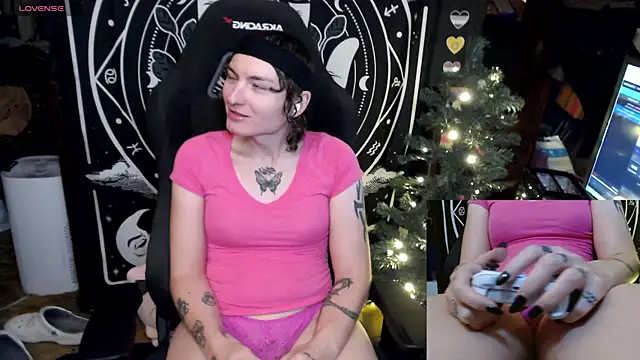 BrandiWRLD 999 online show from January 5, 2025, 7:07 pm