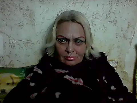 Snapshot of Gardener_of_Illusions chatting on June 10, 2026, 1:50 am Gardener of Illusions online show from June 10, 2026, 1:50 am